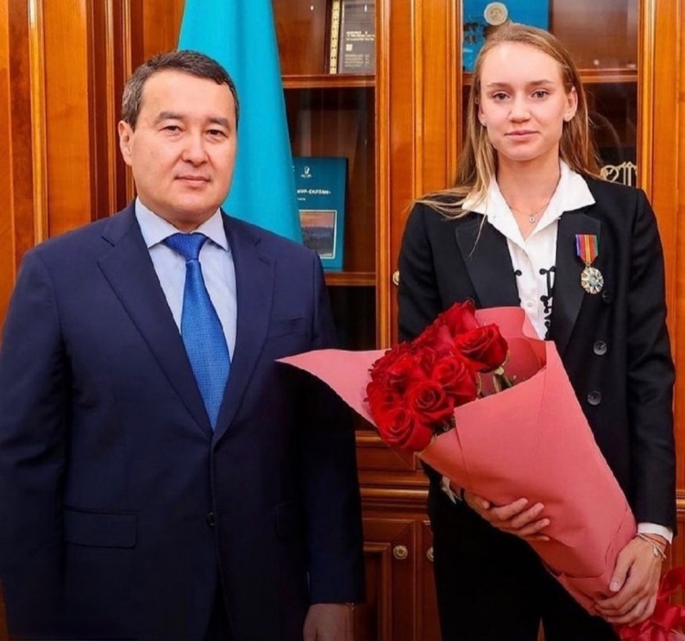 队中多名核 队中多名核